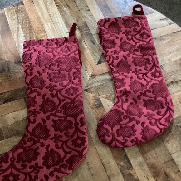 Large tree skirt with matching stockings - Picture 10 of 10